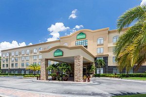 Wingate by Wyndham Convention Ctr Closest Universal Orlando in Orlando, image may contain: Hotel, Inn, Resort, City