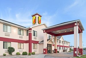 Super 8 by Wyndham Omaha Eppley Airport/Carter Lake in Carter Lake, image may contain: Hotel, Building, Motel, Housing