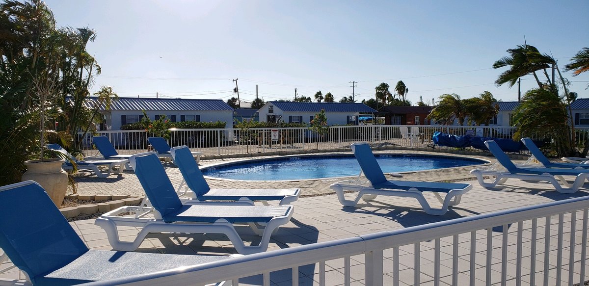 Old Wooden Bridge Marina Pool: Pictures & Reviews - Tripadvisor