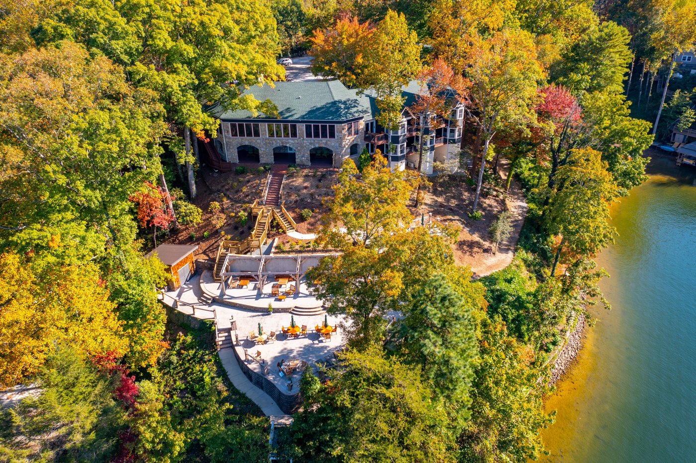 THE LODGE ON LAKE LURE (Lake Lure, NC) - foto's, reviews en ...