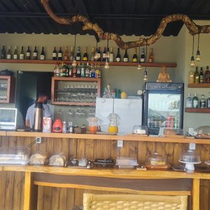 Lugar maravilhoso, 4 bares, piscinas com borda infinita, café da manhã delicioso, quarto muito confortavel e aconchegante e um visual de tirar o fólego. Super recomendo.