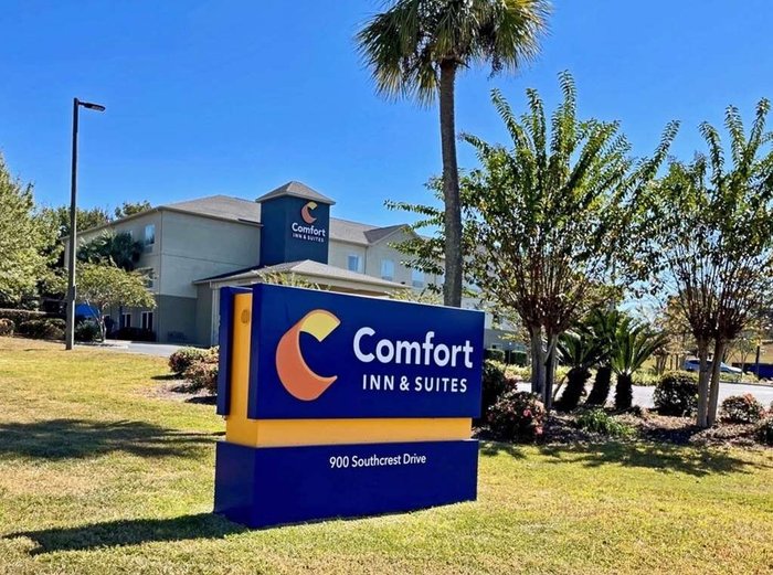 comfort inn and suites logo