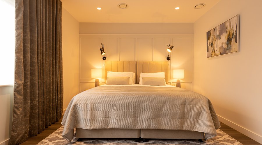 Super king-size or twin beds beds with 2 lounge chairs. Can accomodate up to 2  adults.
En-suite bathroom with shower. All rooms are heat controllable including air-conditioning and include superfast wi-fi, television, desk, iron and ironing board, hairdryer, safe, tea and coffee making facilities, bedside usb outlets and blackout curtains.
