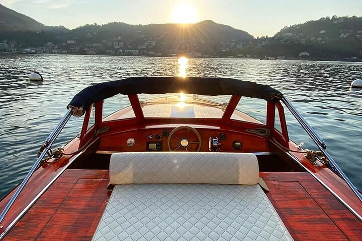 2024 1 Hour Private Wooden Boat Tour On Lake Como 6 Pax   Caption 