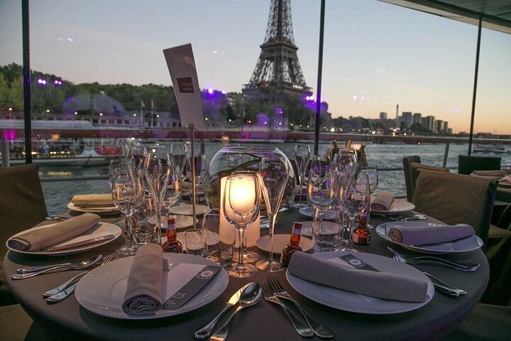 2024 31 December - Paris New Year's Eve Special - Dinner Cruise Night