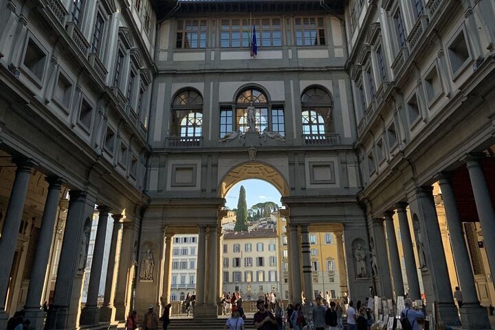 2023 Florence Skip The Line Uffizi Gallery Private Family Tour   Caption 