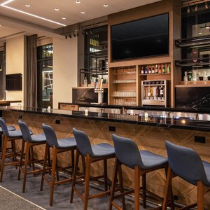 Lounge & Bar