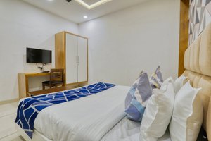 Room & Suite