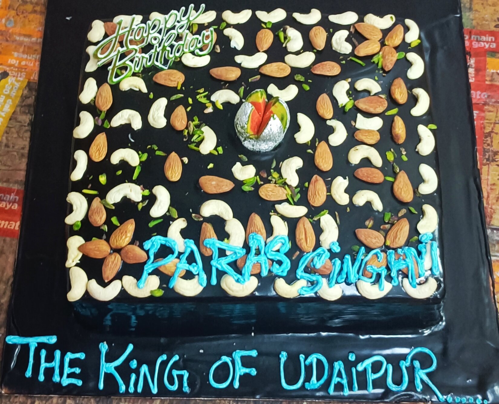 Anniversary Cake Delivery in Udaipur | Same Day Delivery | PrettyPetals