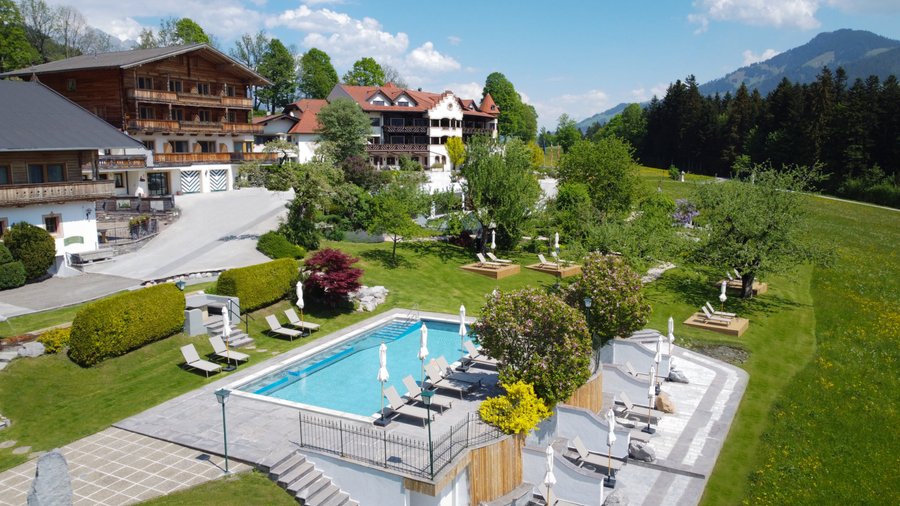 Urlaub geht im Hotel AlpenSchlössl auf allen Ebenen ganz einfach – Wellness, Genuss, Wohnkomfort und absolute Vielfalt im Winter sowie auch im Sommer.