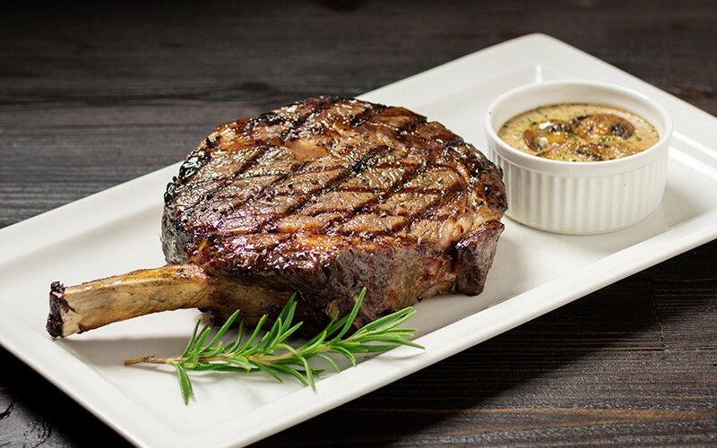 BLACK ANGUS CHICAGO CUT RIB-EYE STEAK, 800g, Bone in, 250 Days Grain Fed, Marble Score 3+ (2 servings) 1355 cal per serving