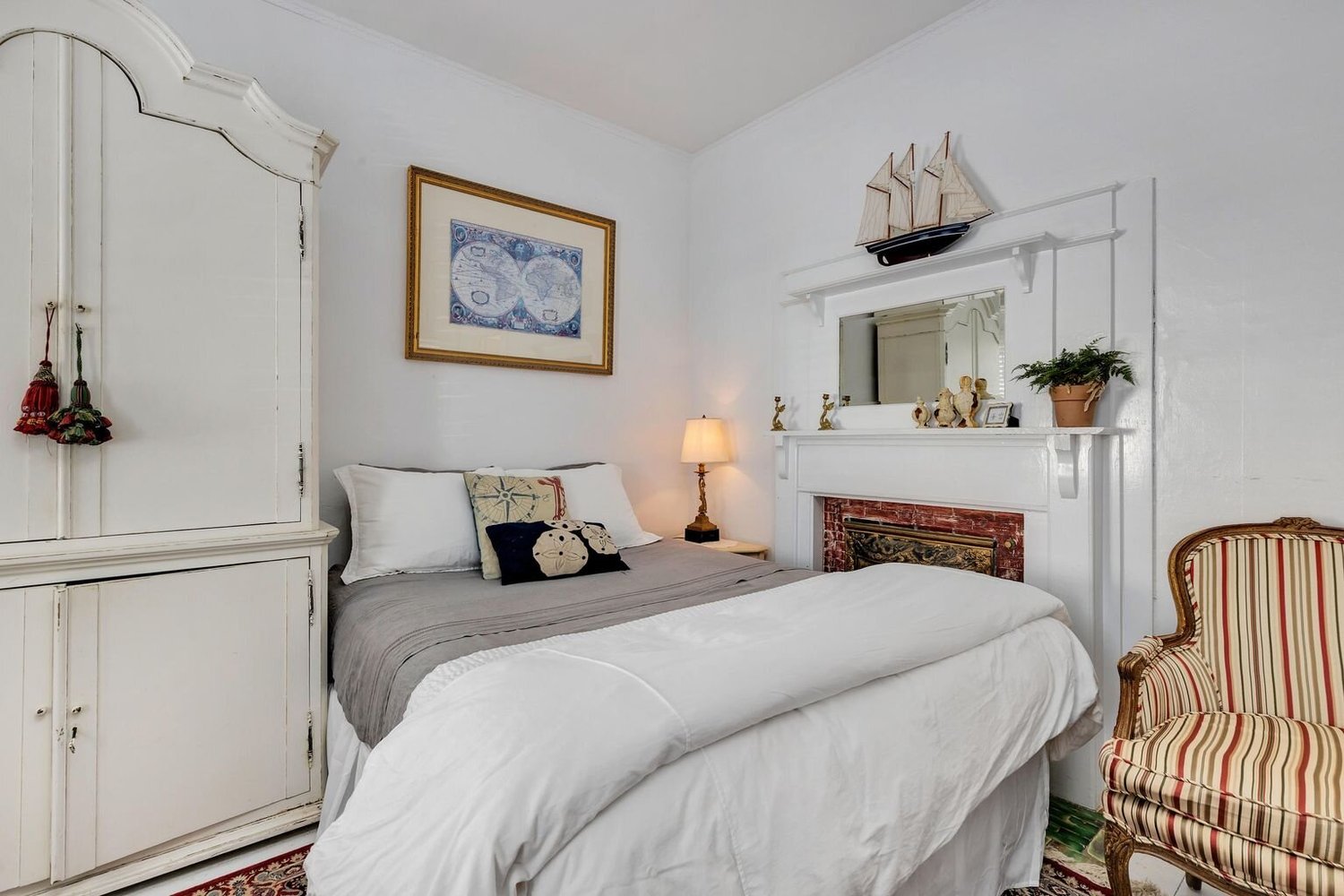 The Gaslamp Bed & Breakfast by null