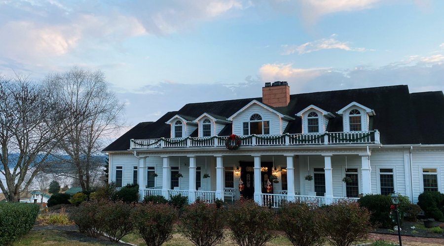 The Farmhouse at Christmas