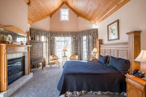 Room & Suite