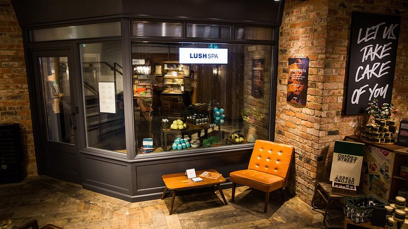 Exterior of LUSH Spa Oxford Street in London