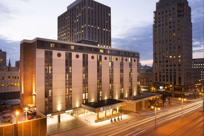 DOUBLETREE BY HILTON HOTEL MILWAUKEE DOWNTOWN $118 ($̶1̶6̶6̶) - Updated ...