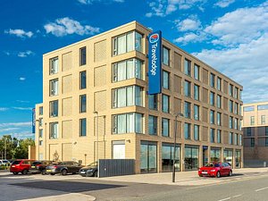Travelodge London Excel in London, image may contain: Office Building, City, Urban, Condo
