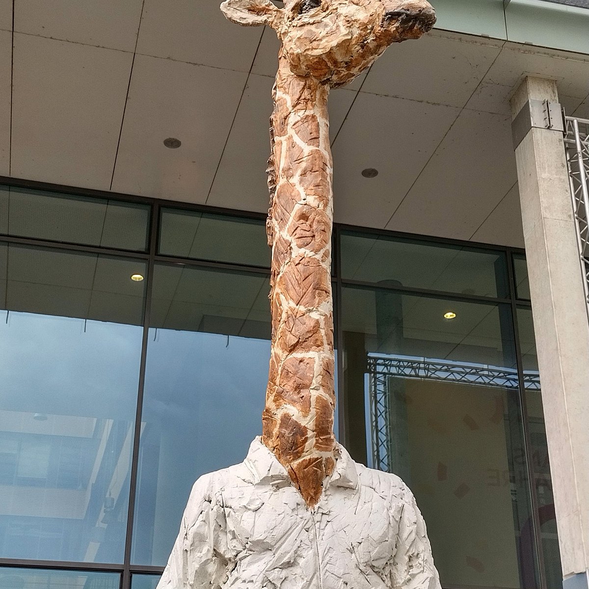 Giraffe Man Sculpture, Страсбург: лучшие советы перед посещением -  Tripadvisor