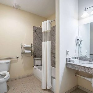 Days Inn by Wyndham Copperas Cove in Copperas Cove, image may contain: Hotel, Inn, Car, Office Building
