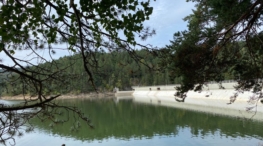 View towards the dam ... Lake Gozna 
