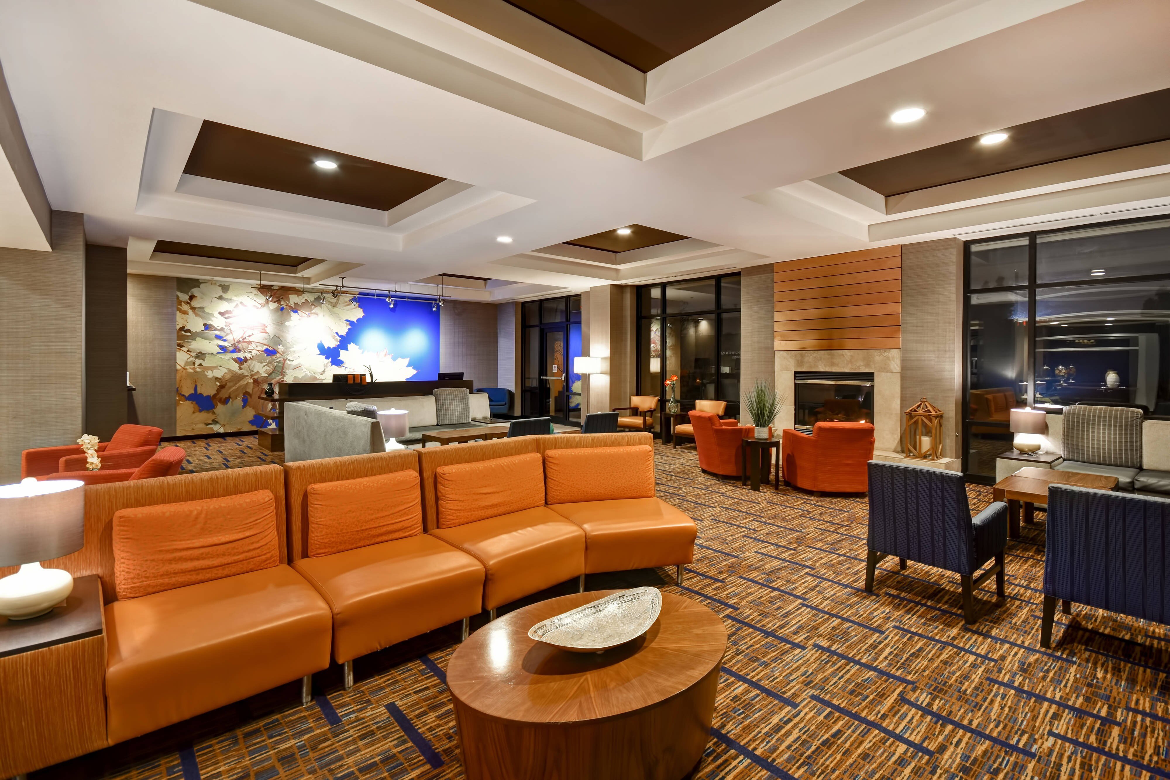 COURTYARD BY MARRIOTT LOUISVILLE AIRPORT 89 1 1 4 Prices   Lobby Seating Area 