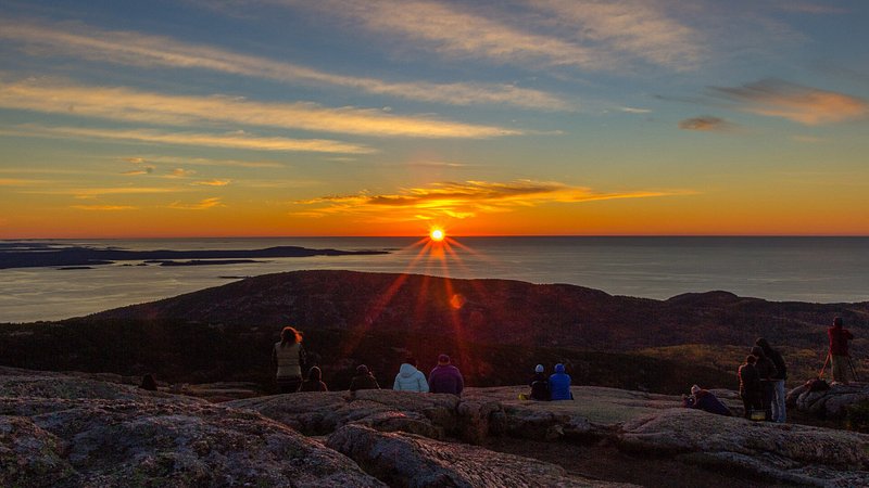 Nascer do sol na Cadillac Mountain no Parque Nacional de Acadia do Maine