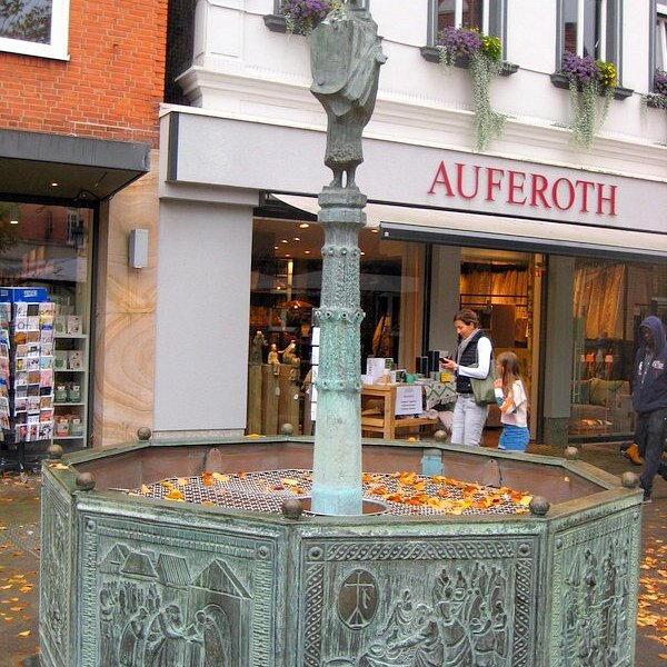Marktbrunnen Mit Historischen Abbildungen Auf Bronzetafeln... image