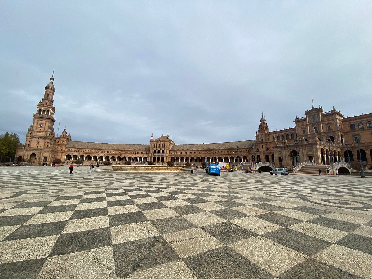 white umbrella tour sevilla