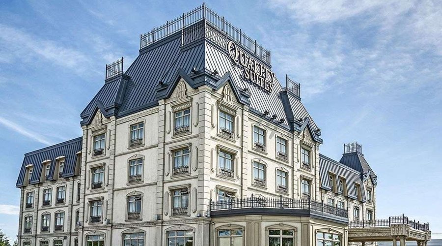 Quality Suites hotel in Drummondville, QC