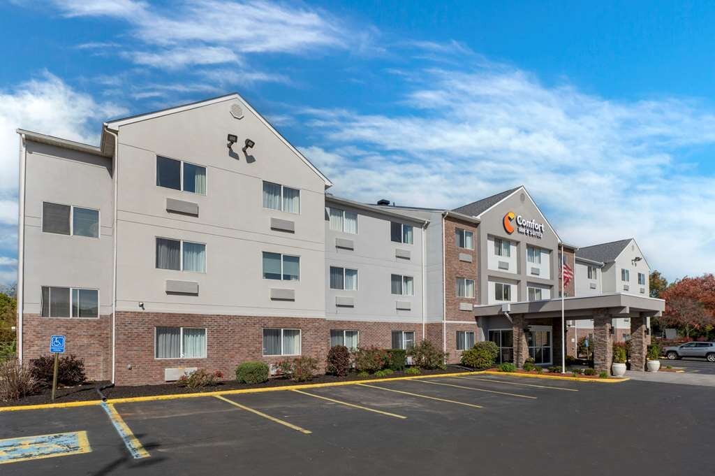 COMFORT INN & SUITES - Prices & Hotel Reviews (Zanesville, Ohio)