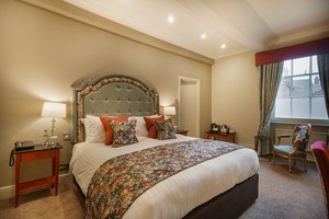 Room & Suite
