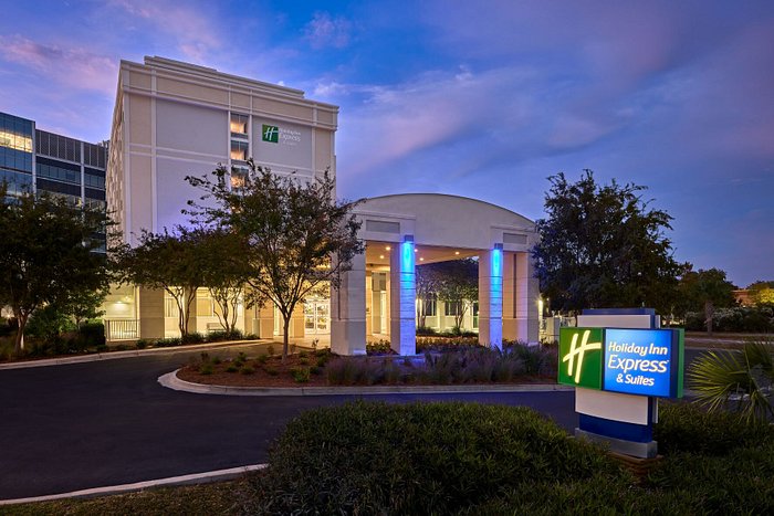 Holiday Inn Express: one of the best Pet-Friendly Hotels in Charleston SC