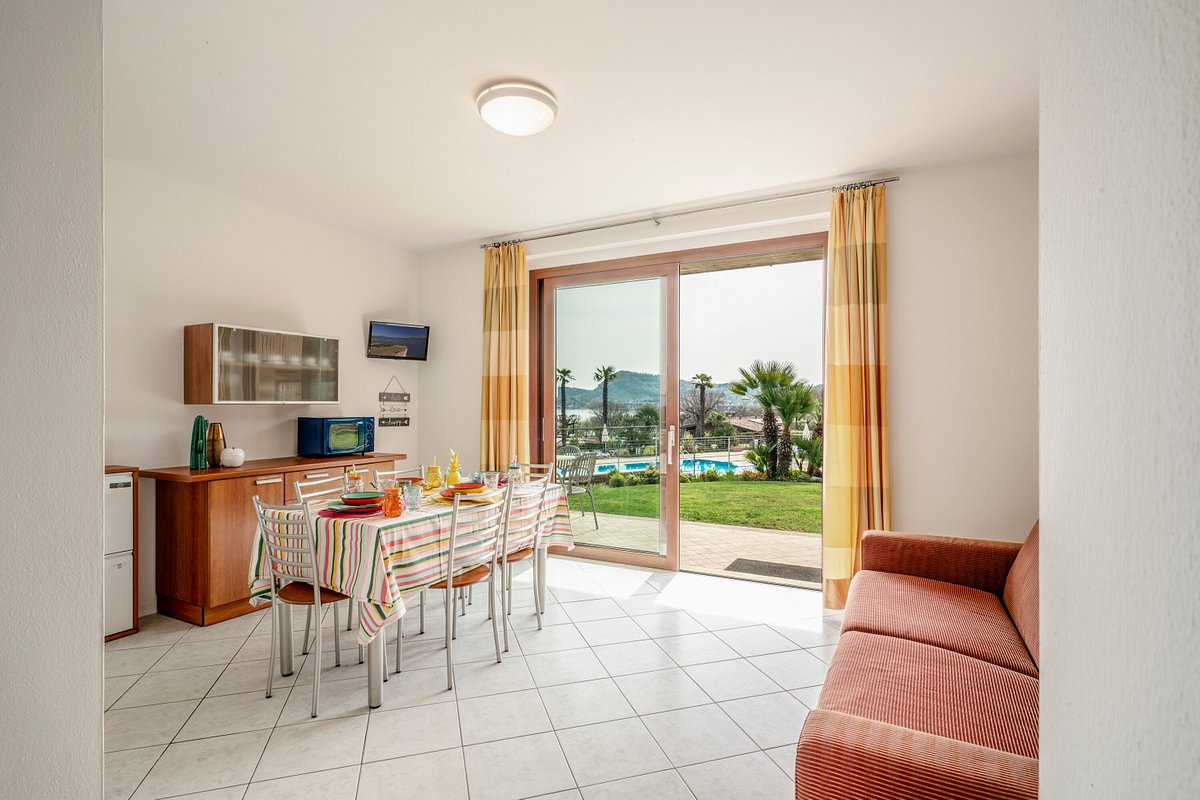 ONDA BLU RESORT - Prices & Condominium Reviews (Manerba del Garda, Lake  Garda, Italy)