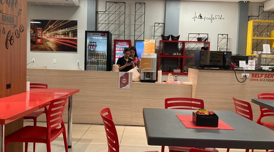 Hotel novo, quartos muito limpos, chuveiro muito bom! Café da manhã com ótima variedade, atendimento de primeira, gostei da localização e ótimo custo benefício! Acabei o encontrando por acaso, quando o hotel que sempre fico não tinha vagas, vale a pena!