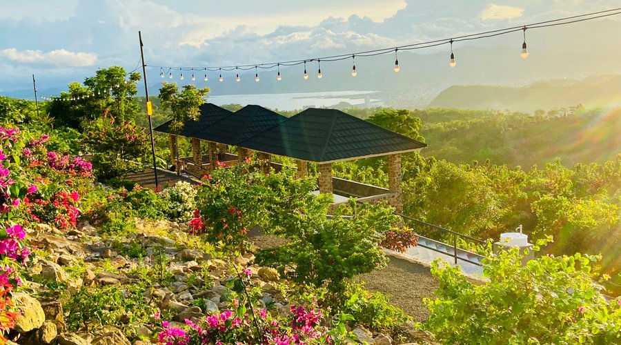 Ocean, mountain and city views!