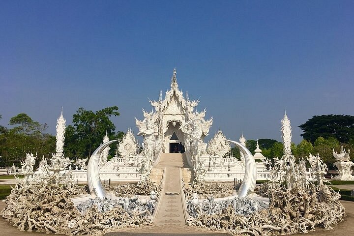 Chiang Mai-Chiang Rai: White Temple-Black House-Blue Temple-Long Neck image