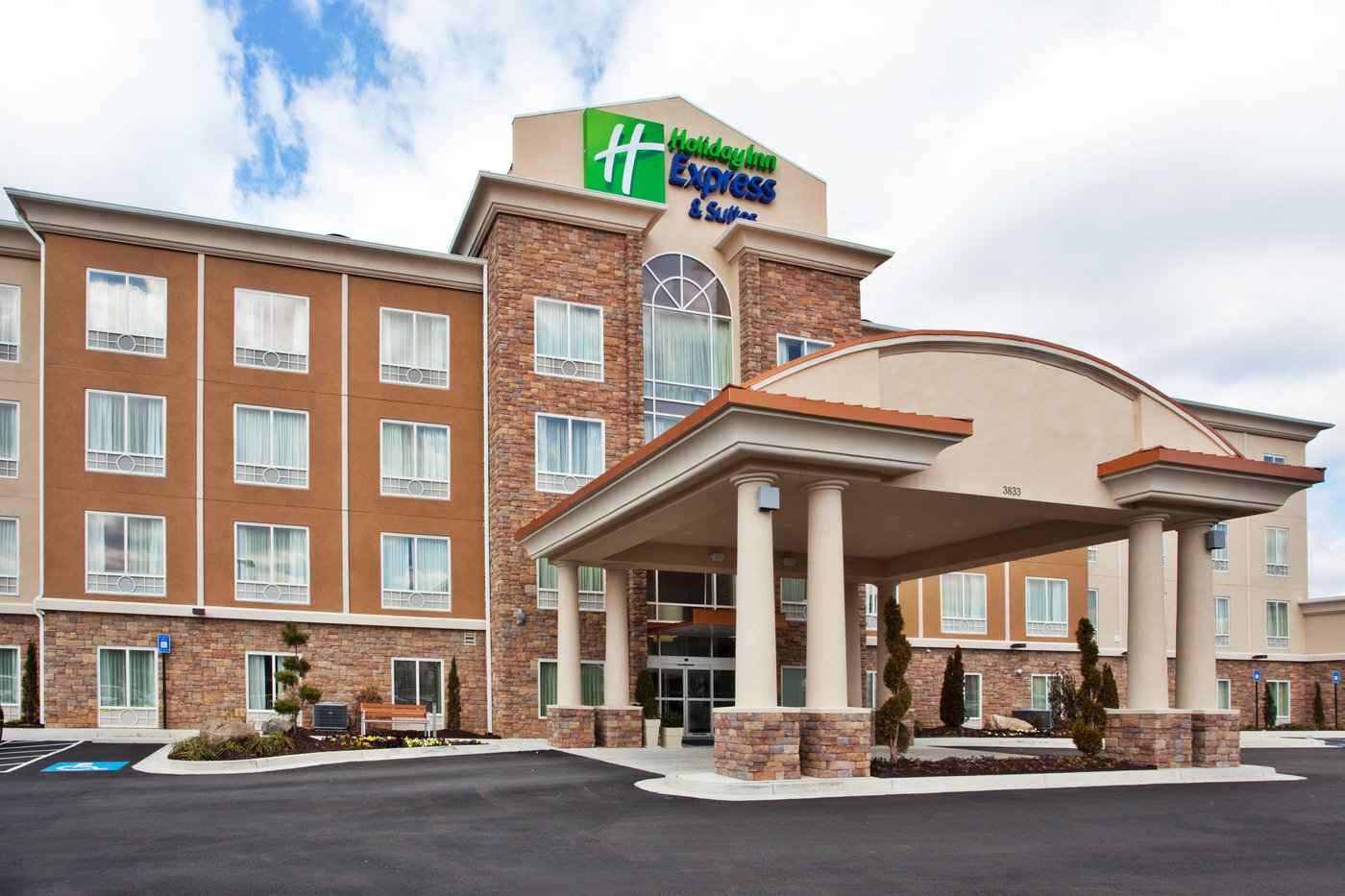 HOLIDAY INN EXPRESS & SUITES ATLANTA ARPT WEST - CAMP CREEK, AN IHG ...