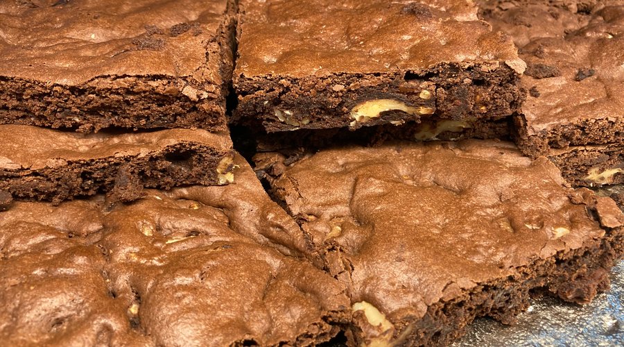 Walnut brownies. GLUTEN-FREE
