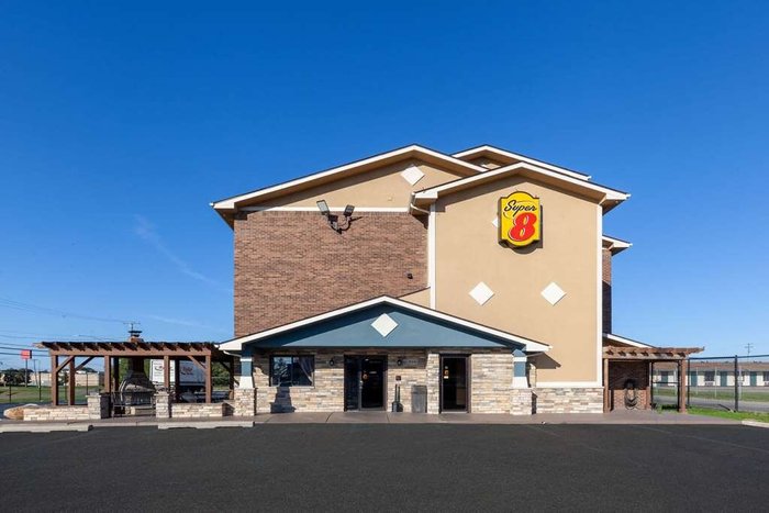 SUPER 8 BY WYNDHAM ROSEVILLE/DETROIT AREA - Prices &amp; Motel Reviews 