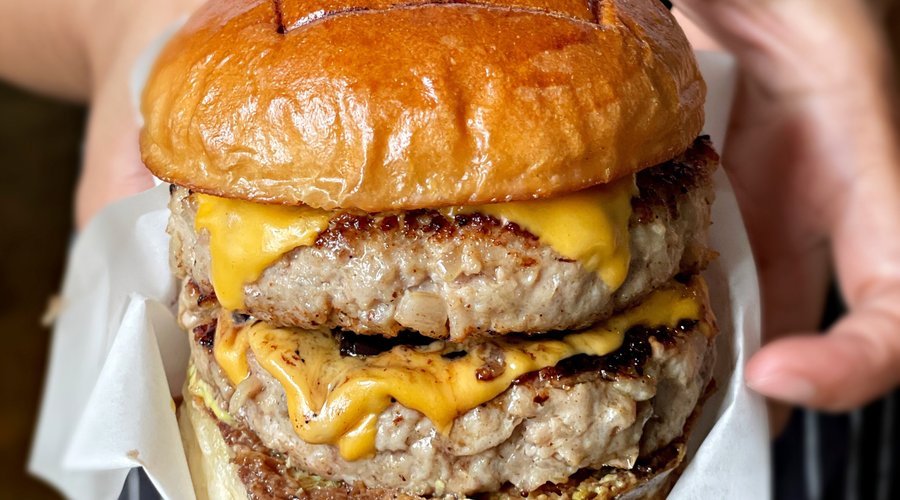 Double Cool kids Burger
double cheese
double patty
it's super good!!