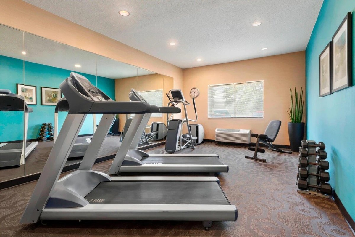 AmeriVu Inn and Suites - UPDATED Prices, Reviews & Photos