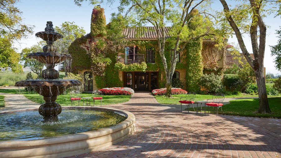 With climbing vines, an intimate and charming two-story guest accommodation at Vintners Resort overlooks the beautiful garden courtyard and fountain.