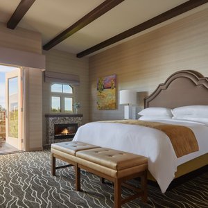 Vintners Resort in Santa Rosa, image may contain: Villa, Grass, Fountain, Water