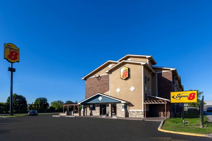 Super 8 By Wyndham Roseville Detroit Area Breakfast: Pictures & Reviews 