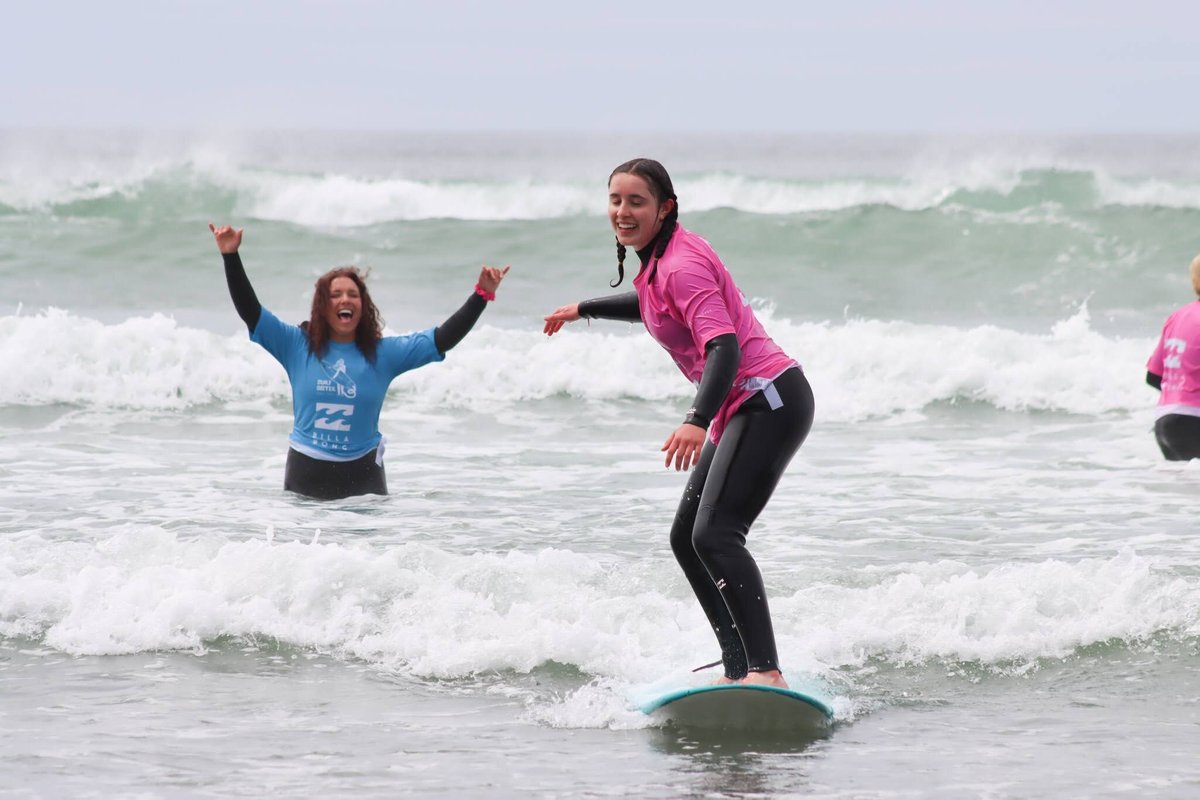 Jogo Sisters Beach vs College Mode