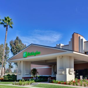 Holiday Inn & Suites 1 block from Downtown Disney