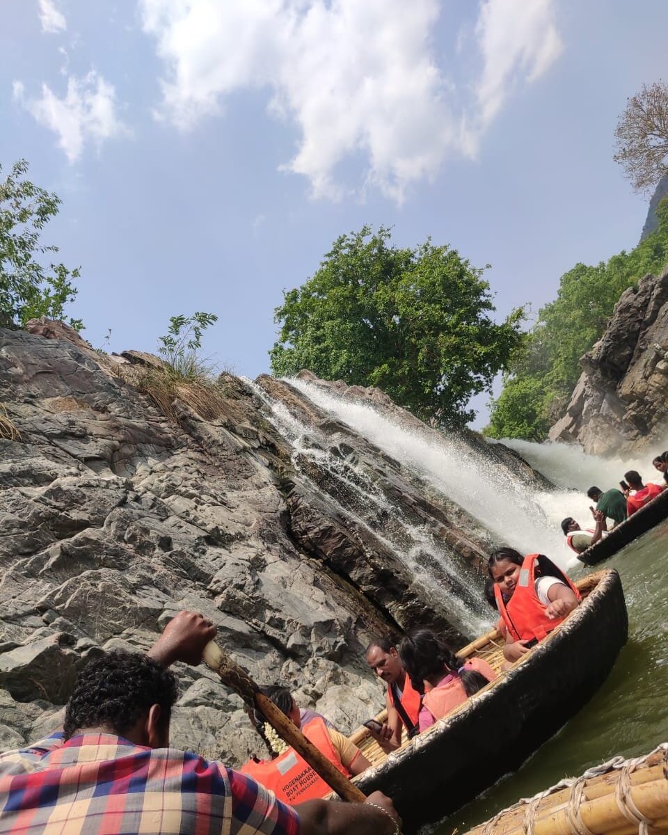 HOGENAKKAL WATER FALLS BOATMAN (Dharmapuri) - 2022 What to Know BEFORE ...