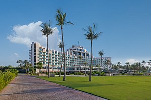 JA Beach Hotel in Dubai, image may contain: Hotel, Resort, City, Condo