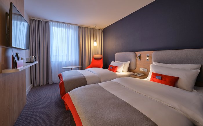 Holiday Inn Express Frankfurt - Messe, an IHG Hotel Rooms: Pictures &  Reviews - Tripadvisor