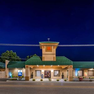 Best Western Tree City Inn Exterior - Night